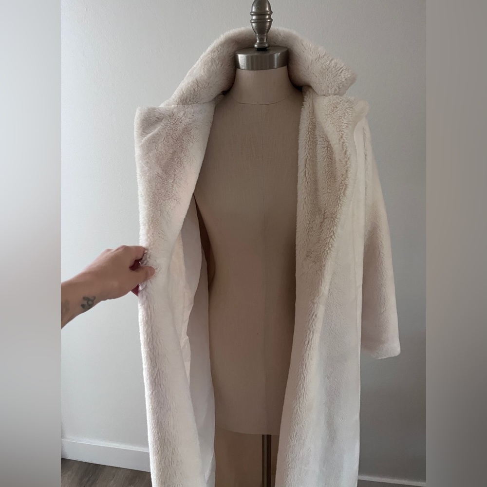 White faux fur long jacket